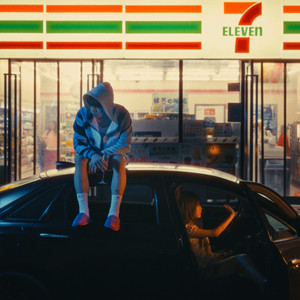 游泳教练伸进含奶摸爽69
